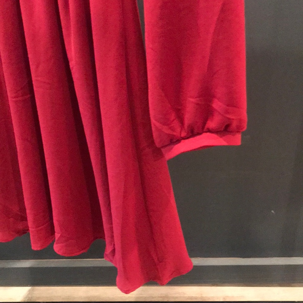 Red dress - Picture 2 of 3
